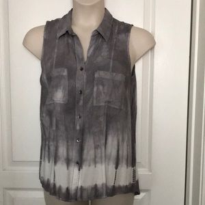 Women’s Rock & Republic sleeveless button up grey with white tie dye